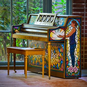 piano in park